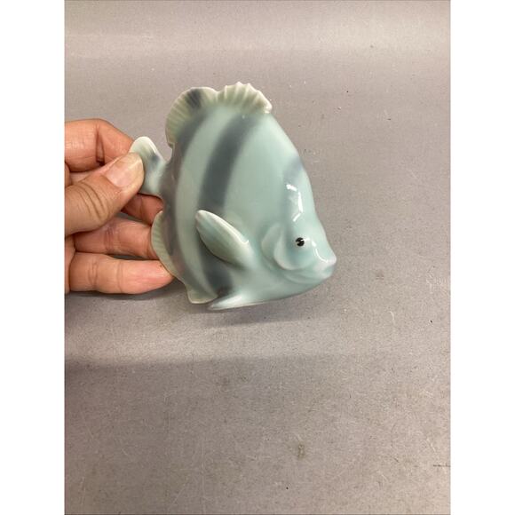 Vintage Porcelain Blue Fish Figurine - 4.25x1.5x3.25” - Picture 9 of 12
